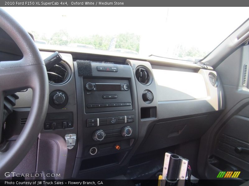 Oxford White / Medium Stone 2010 Ford F150 XL SuperCab 4x4
