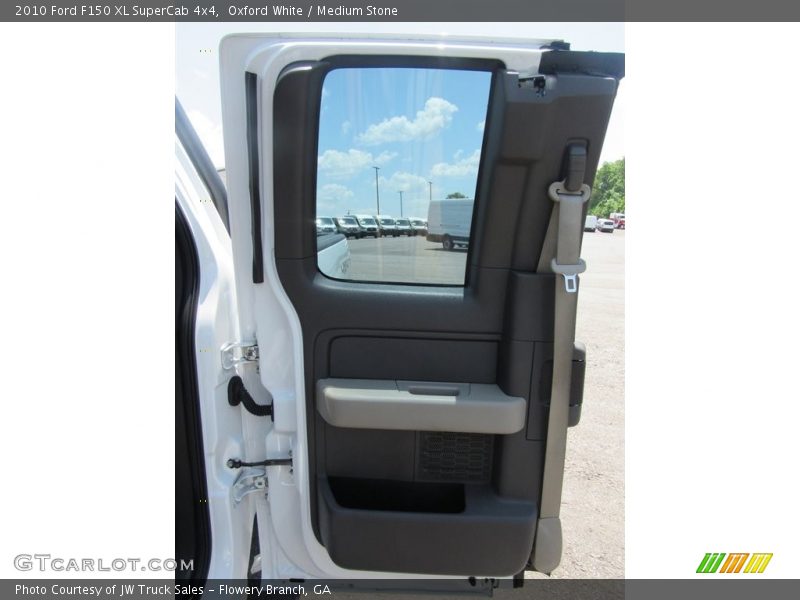 Oxford White / Medium Stone 2010 Ford F150 XL SuperCab 4x4