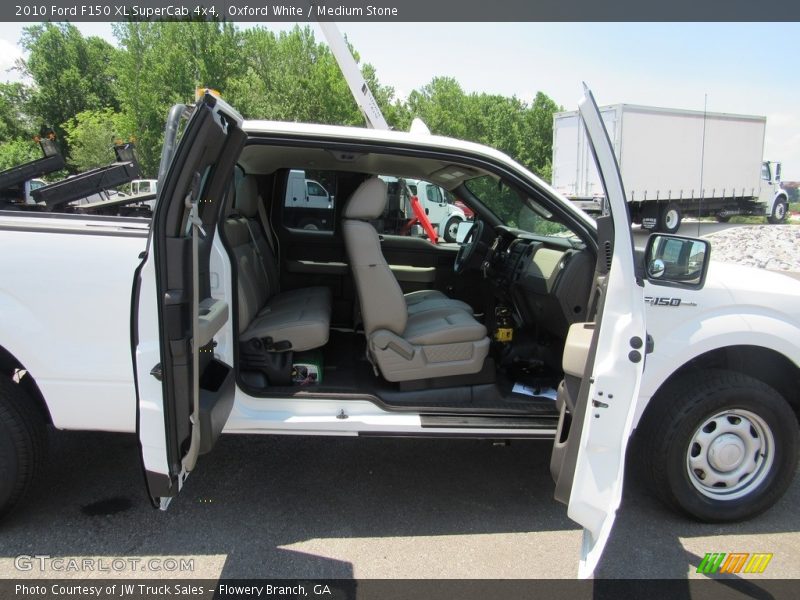Oxford White / Medium Stone 2010 Ford F150 XL SuperCab 4x4