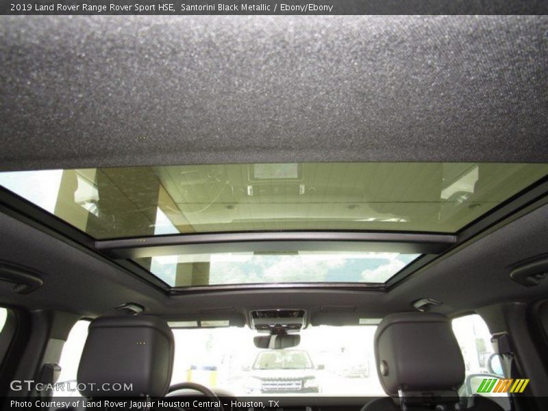 Sunroof of 2019 Range Rover Sport HSE