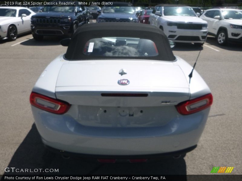 White / Nero (Black) 2019 Fiat 124 Spider Classica Roadster