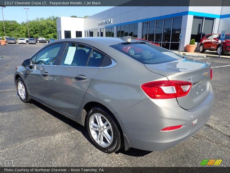 Pepperdust Metallic / Jet Black 2017 Chevrolet Cruze LT