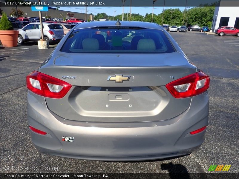 Pepperdust Metallic / Jet Black 2017 Chevrolet Cruze LT