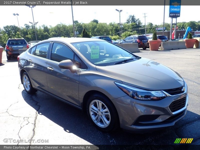 Pepperdust Metallic / Jet Black 2017 Chevrolet Cruze LT