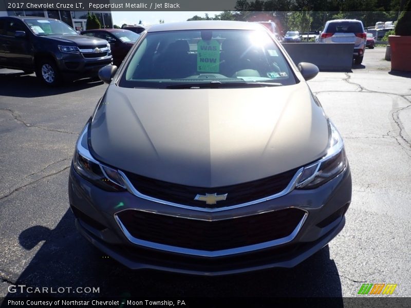 Pepperdust Metallic / Jet Black 2017 Chevrolet Cruze LT