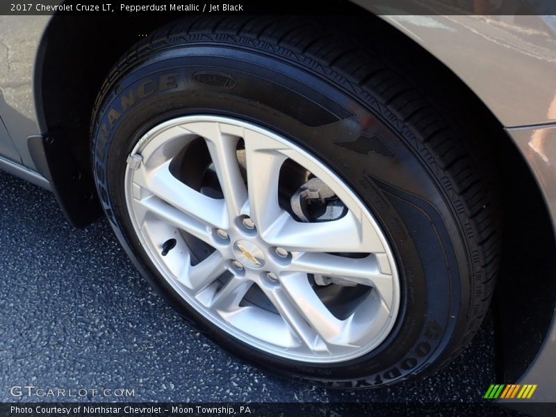 Pepperdust Metallic / Jet Black 2017 Chevrolet Cruze LT