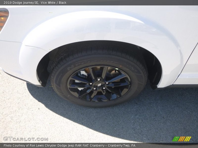 Vice White / Black 2019 Dodge Journey SE
