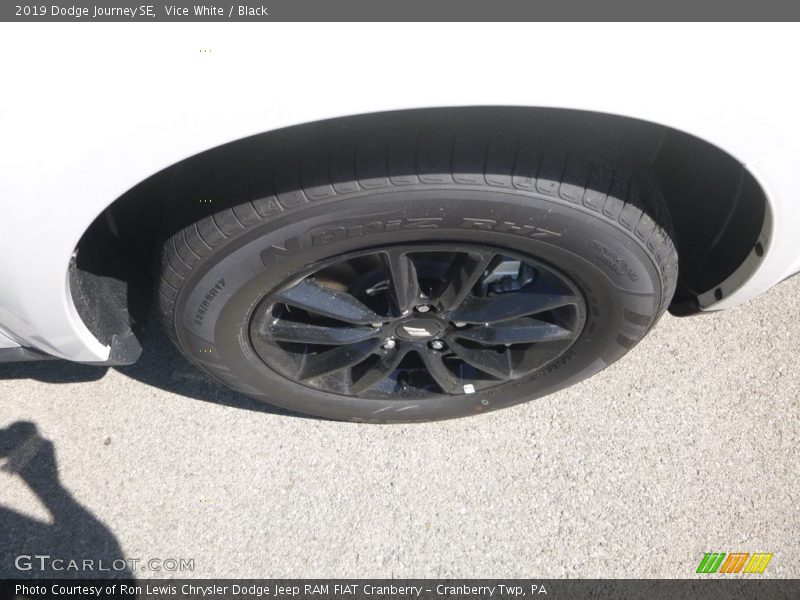 Vice White / Black 2019 Dodge Journey SE