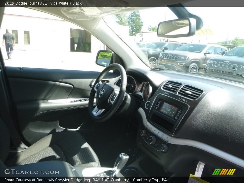 Vice White / Black 2019 Dodge Journey SE