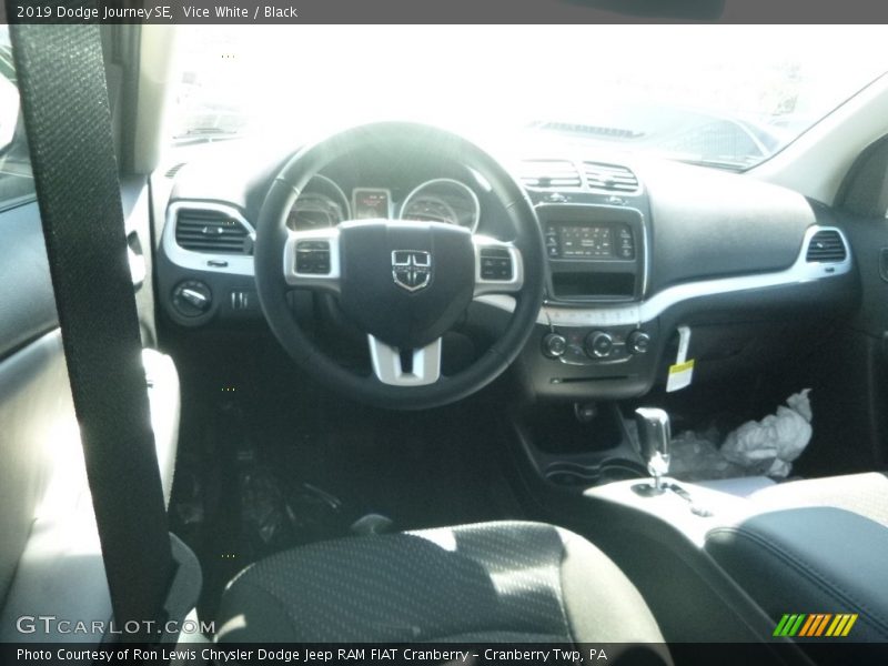 Vice White / Black 2019 Dodge Journey SE