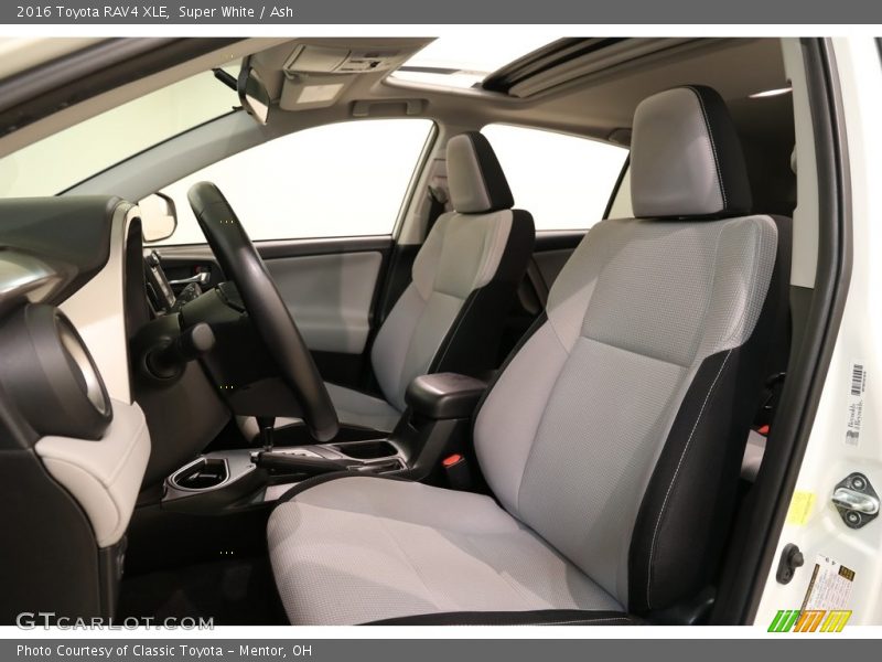 Super White / Ash 2016 Toyota RAV4 XLE