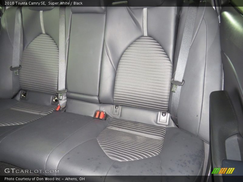Super White / Black 2018 Toyota Camry SE