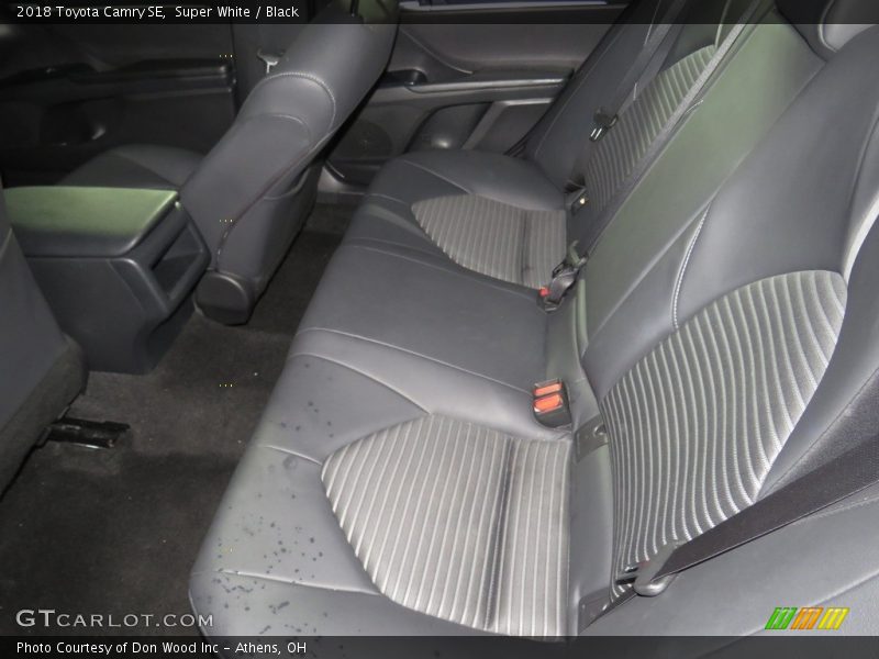 Super White / Black 2018 Toyota Camry SE