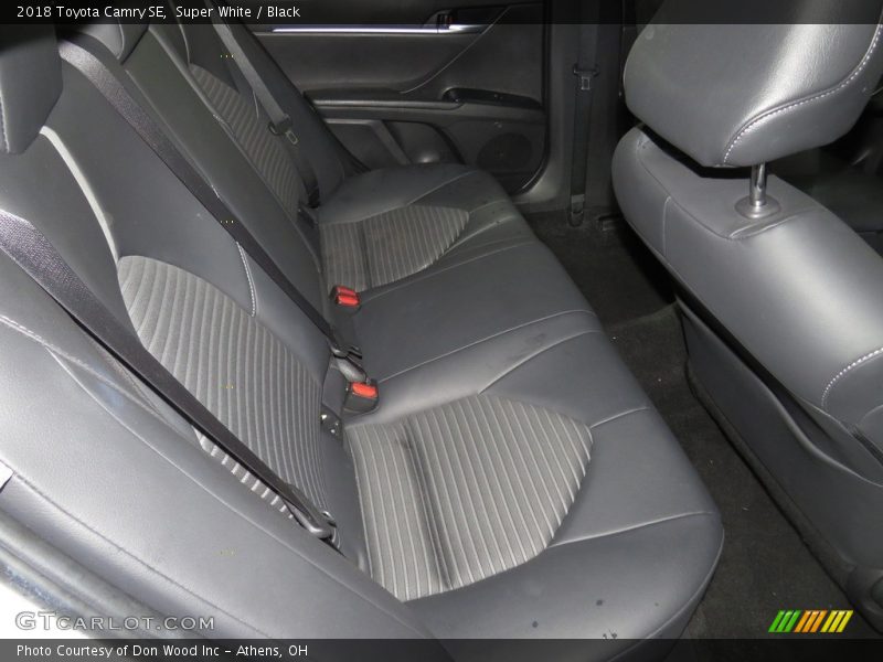 Super White / Black 2018 Toyota Camry SE