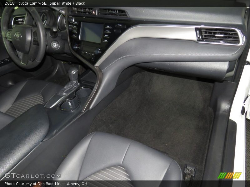 Super White / Black 2018 Toyota Camry SE