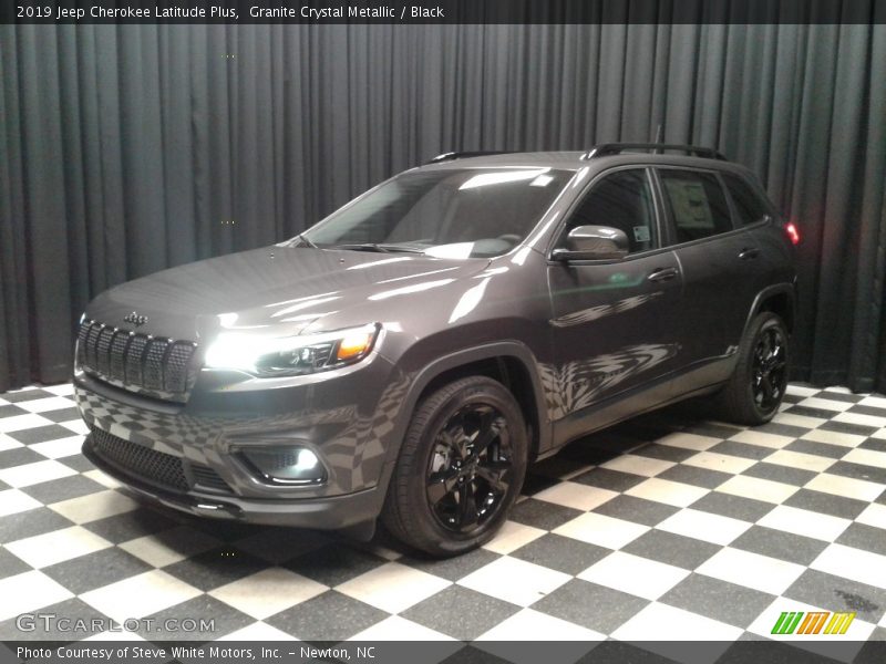 Granite Crystal Metallic / Black 2019 Jeep Cherokee Latitude Plus