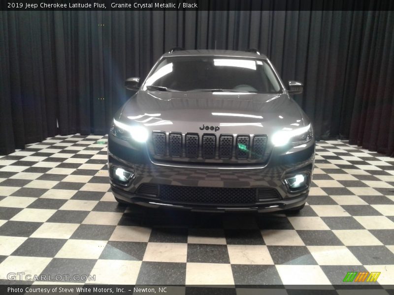 Granite Crystal Metallic / Black 2019 Jeep Cherokee Latitude Plus