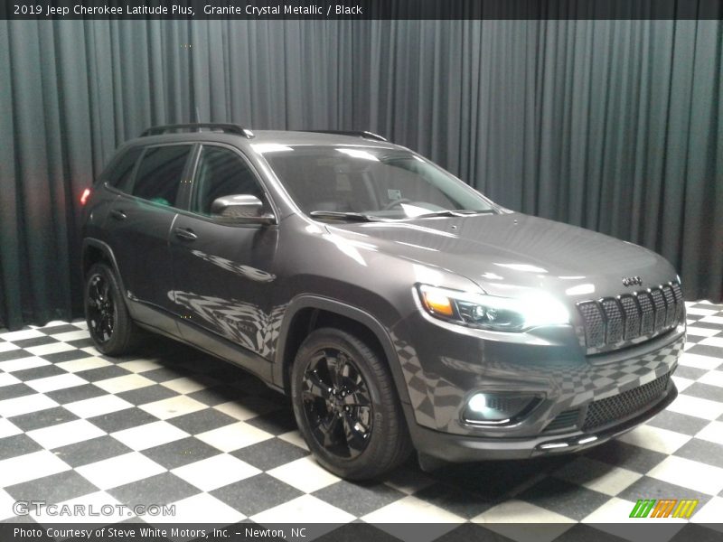 Granite Crystal Metallic / Black 2019 Jeep Cherokee Latitude Plus