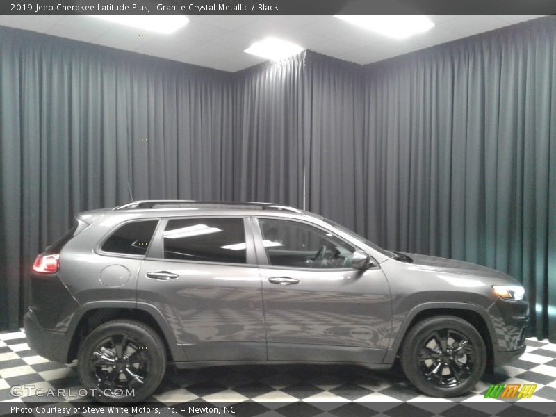 Granite Crystal Metallic / Black 2019 Jeep Cherokee Latitude Plus