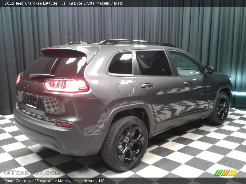 Granite Crystal Metallic / Black 2019 Jeep Cherokee Latitude Plus