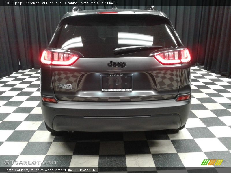 Granite Crystal Metallic / Black 2019 Jeep Cherokee Latitude Plus