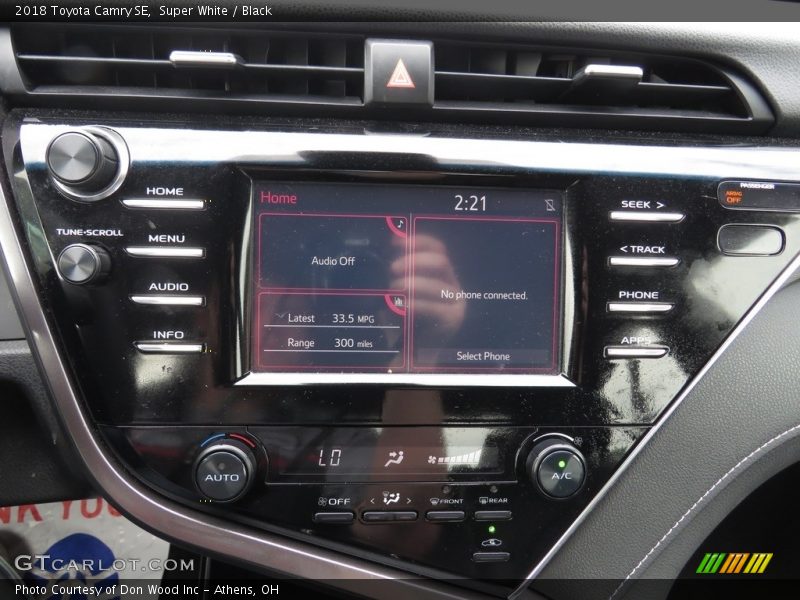 Super White / Black 2018 Toyota Camry SE