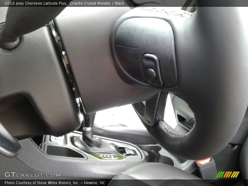 Granite Crystal Metallic / Black 2019 Jeep Cherokee Latitude Plus