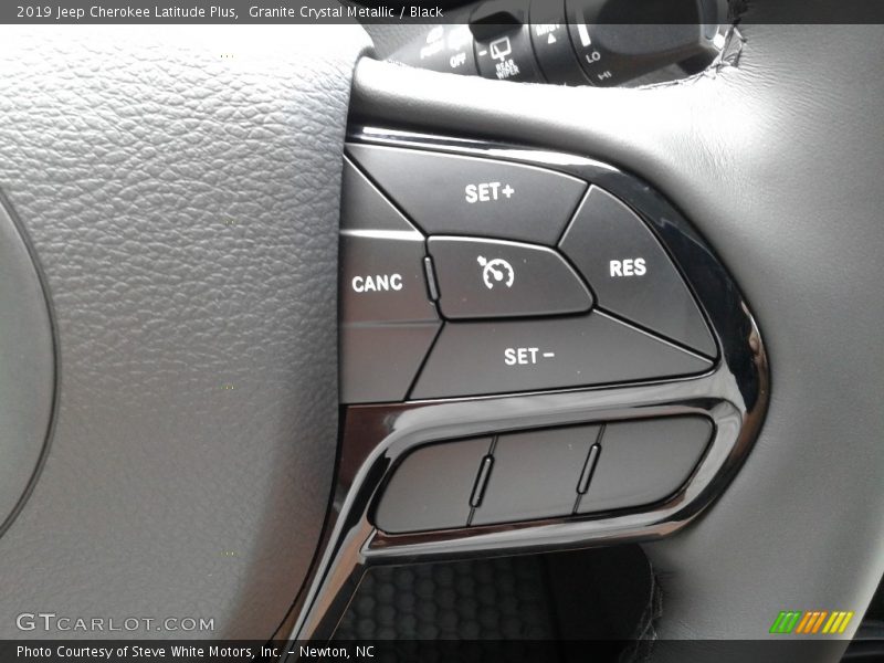 Granite Crystal Metallic / Black 2019 Jeep Cherokee Latitude Plus