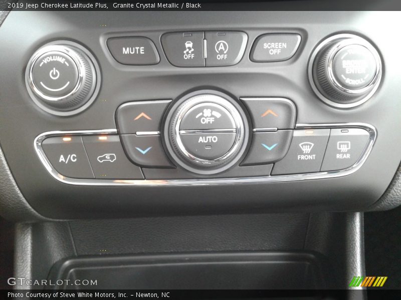 Granite Crystal Metallic / Black 2019 Jeep Cherokee Latitude Plus