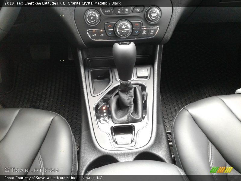 Granite Crystal Metallic / Black 2019 Jeep Cherokee Latitude Plus
