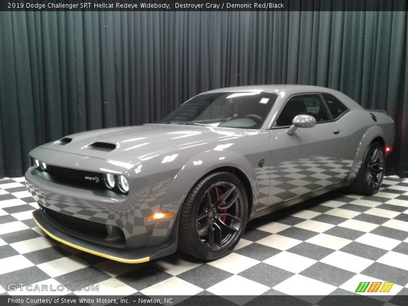 Front 3/4 View of 2019 Challenger SRT Hellcat Redeye Widebody