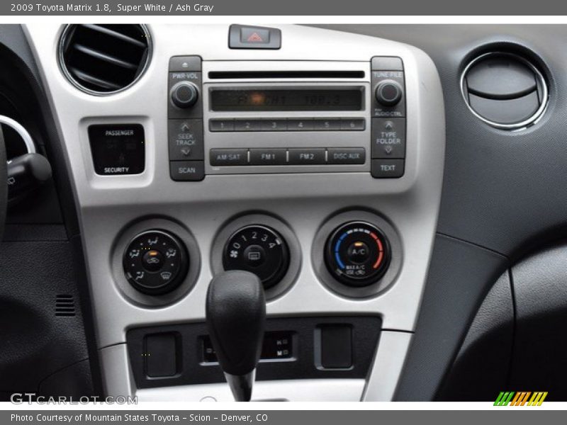 Super White / Ash Gray 2009 Toyota Matrix 1.8