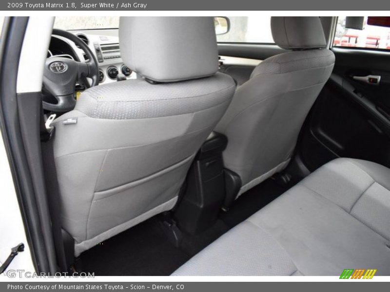Super White / Ash Gray 2009 Toyota Matrix 1.8