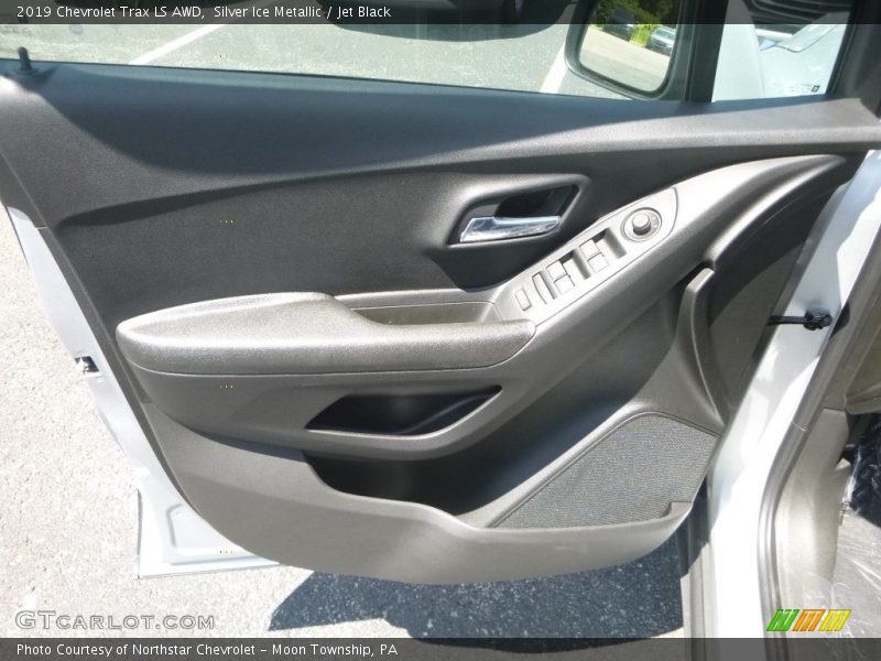 Silver Ice Metallic / Jet Black 2019 Chevrolet Trax LS AWD