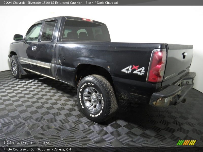 Black / Dark Charcoal 2004 Chevrolet Silverado 1500 LS Extended Cab 4x4