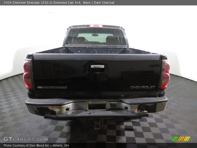 Black / Dark Charcoal 2004 Chevrolet Silverado 1500 LS Extended Cab 4x4