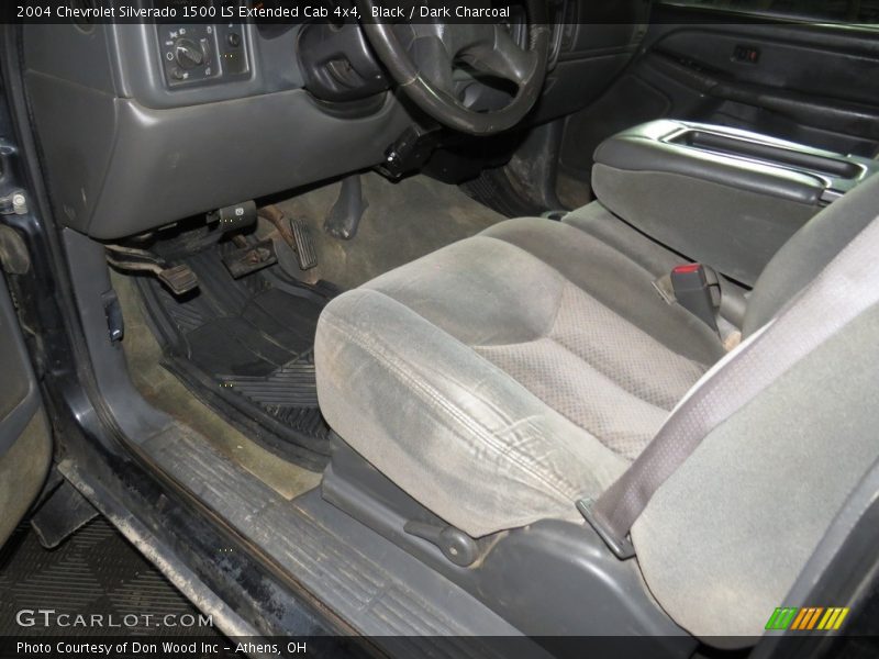 Black / Dark Charcoal 2004 Chevrolet Silverado 1500 LS Extended Cab 4x4