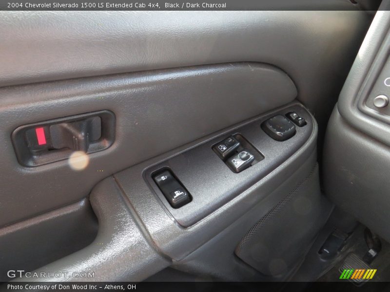 Black / Dark Charcoal 2004 Chevrolet Silverado 1500 LS Extended Cab 4x4