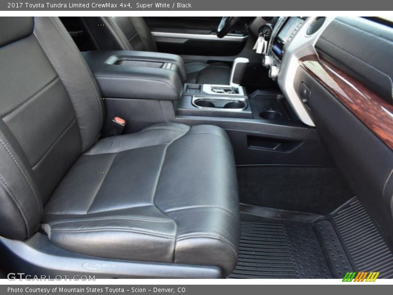 Super White / Black 2017 Toyota Tundra Limited CrewMax 4x4