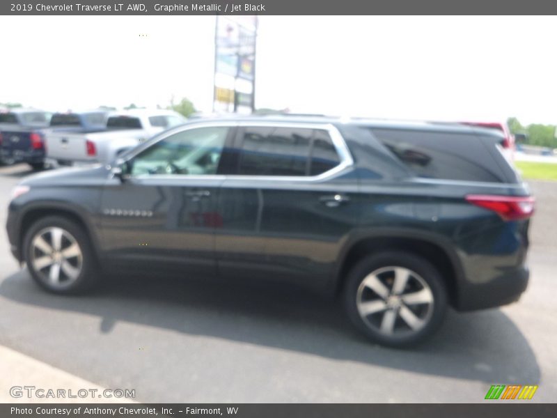 Graphite Metallic / Jet Black 2019 Chevrolet Traverse LT AWD