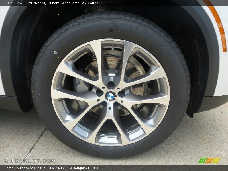 Mineral White Metallic / Coffee 2019 BMW X5 xDrive40i
