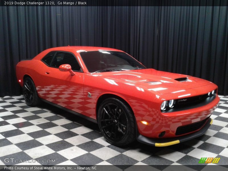 Go Mango / Black 2019 Dodge Challenger 1320