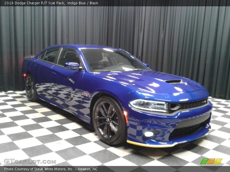 Front 3/4 View of 2019 Charger R/T Scat Pack