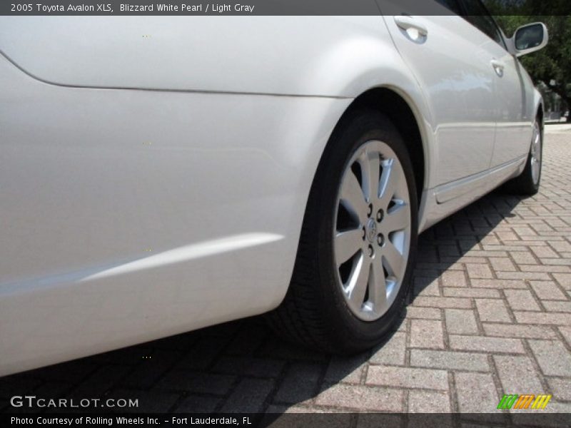 Blizzard White Pearl / Light Gray 2005 Toyota Avalon XLS