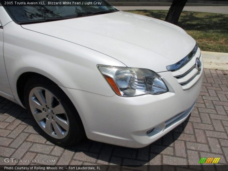 Blizzard White Pearl / Light Gray 2005 Toyota Avalon XLS