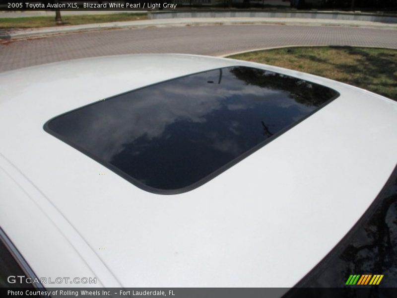 Blizzard White Pearl / Light Gray 2005 Toyota Avalon XLS