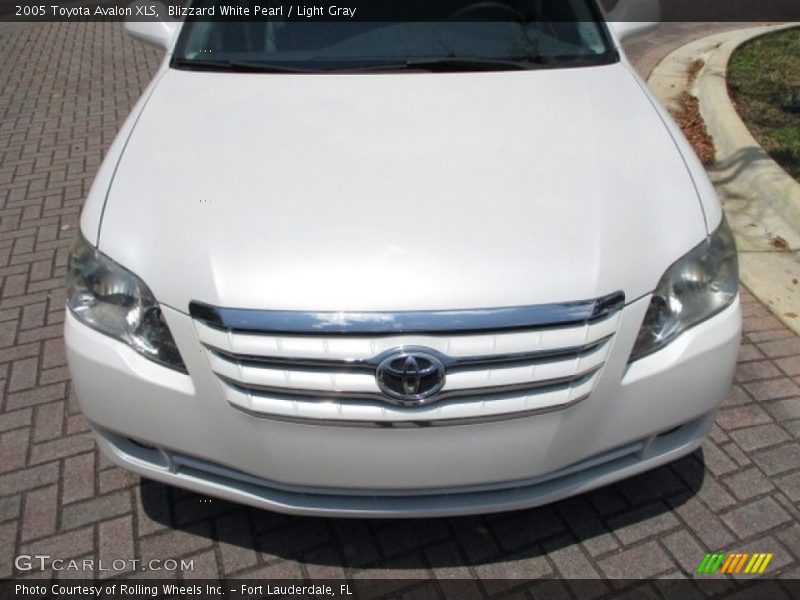 Blizzard White Pearl / Light Gray 2005 Toyota Avalon XLS