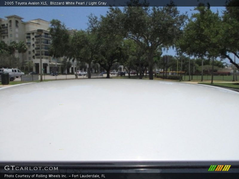 Blizzard White Pearl / Light Gray 2005 Toyota Avalon XLS