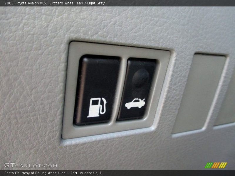 Blizzard White Pearl / Light Gray 2005 Toyota Avalon XLS