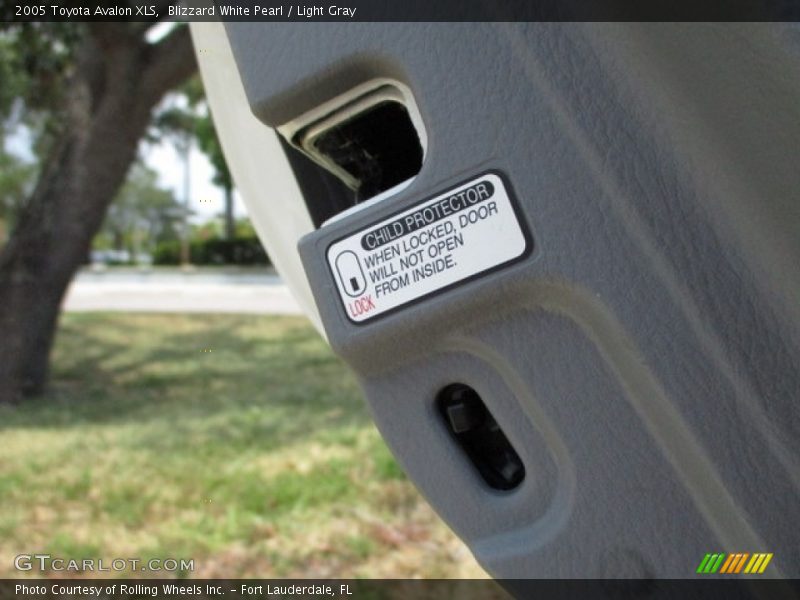 Blizzard White Pearl / Light Gray 2005 Toyota Avalon XLS